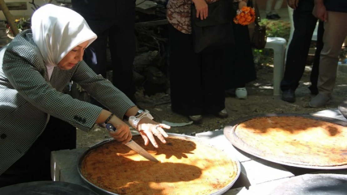 AK Partili Çalık: 'Biz eserlerimizle varız'