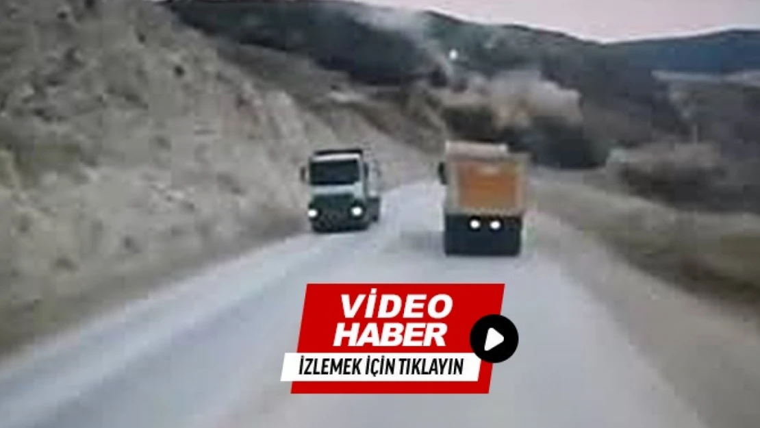 Altın madeninin bulunduğu bölgede toprak kayması anı araç kamerasında