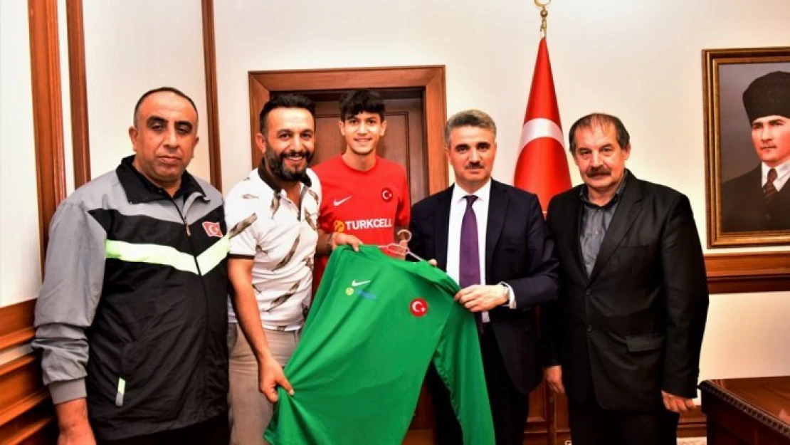 Ampute Futbol Takımı Vali Baruş'u Ziyaret Etti