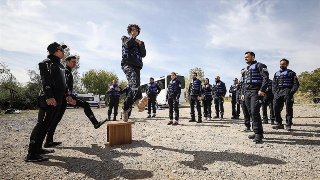 Anadolu Ajansı ve Polis Akademisinin '23. Dönem Savaş Muhabirliği Eğitimi'nde ilk hafta geride kaldı