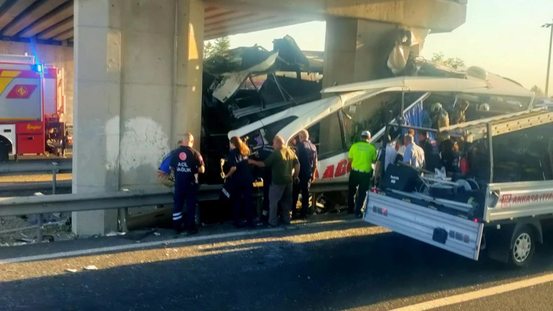 Ankara'da yolcu otobüsü üst geçide çarptı: 9 ölü, 26 yaralı