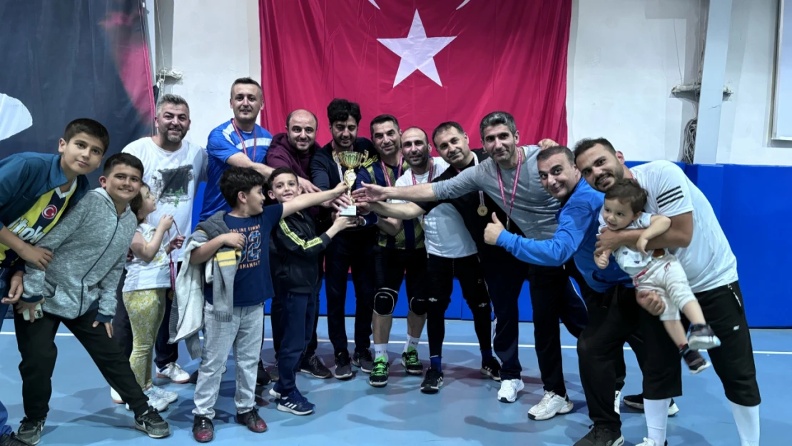 Arapgir'de  Gençlik Haftası Voleybol Turnuvası düzenlendi.