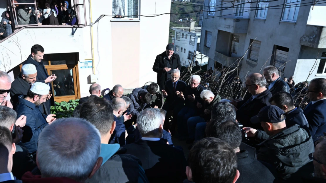 Bakan Uraloğlu, Hayatını Kaybeden Ptt Çalışanları İçin Rize'de