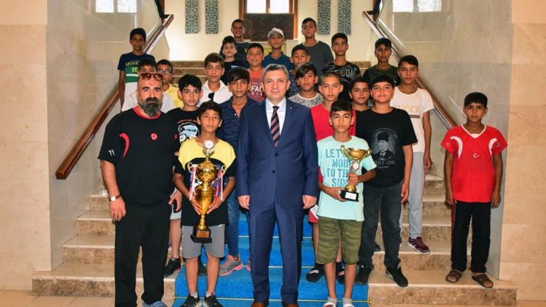 Başarılı Sporculardan Vali Şahin'e Ziyaret