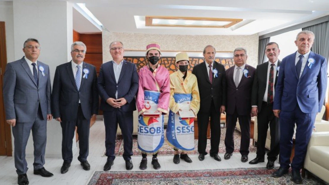 Başkan Bilgin Yılın Kalfasına Cübbesini Giydirdi…