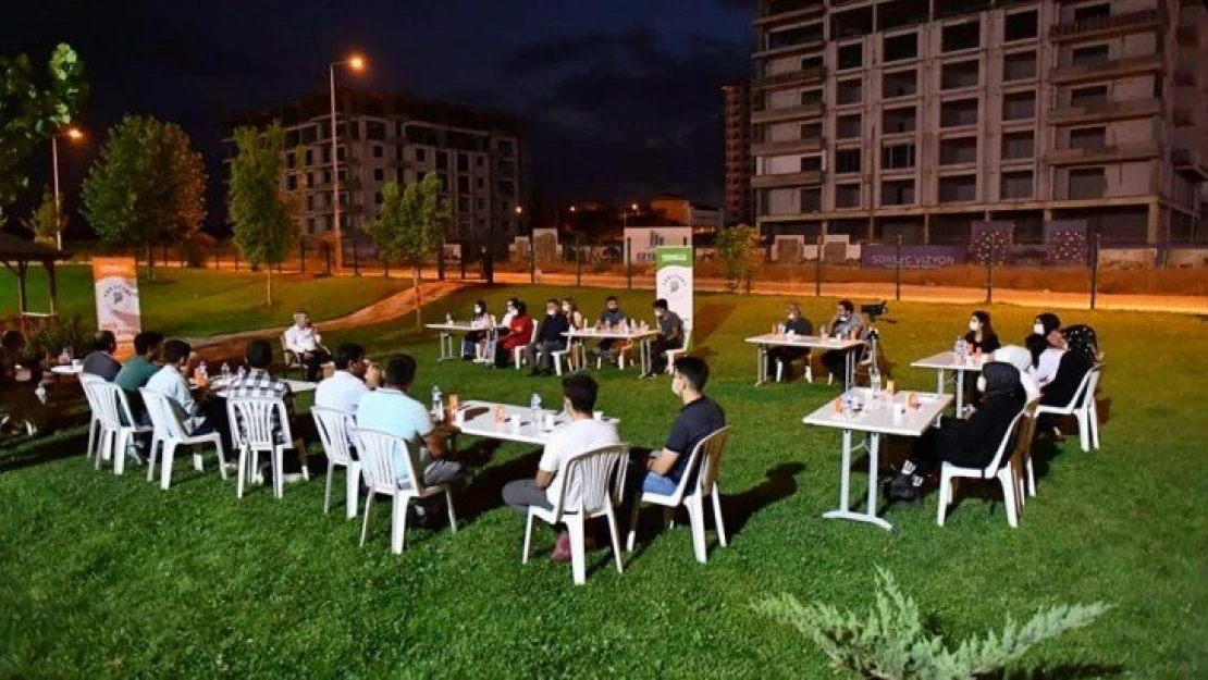 Başkan Çınar'dan Gençlere ,'Başarının Anahtarı Dürüstlük ve Çalışkanlık'