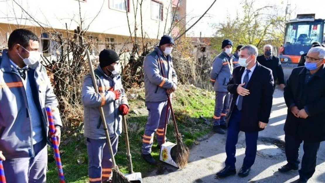 Başkan Çınar, Hoca Ahmet Yesevi Mahallesinde Ki Temizlik Ve Yol Yenileme Hizmetlerini İnceledi