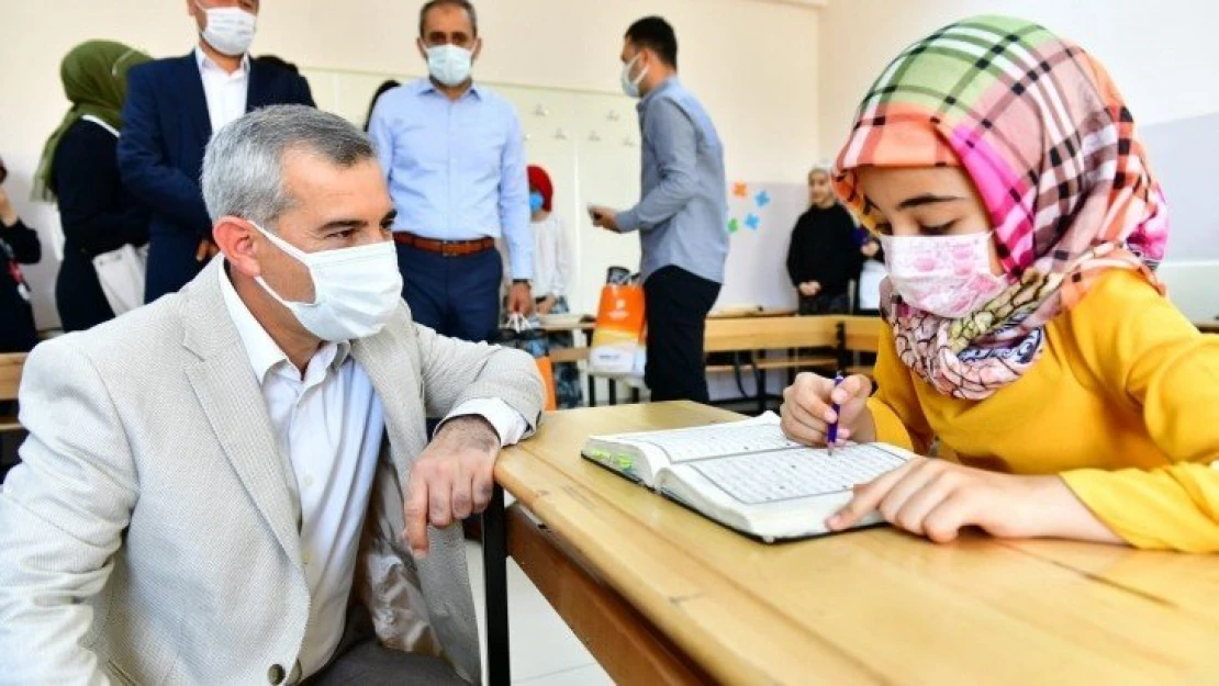 Başkan Çınar, Tobb Hafız İmam Ortaokulunu Ziyaret Etti