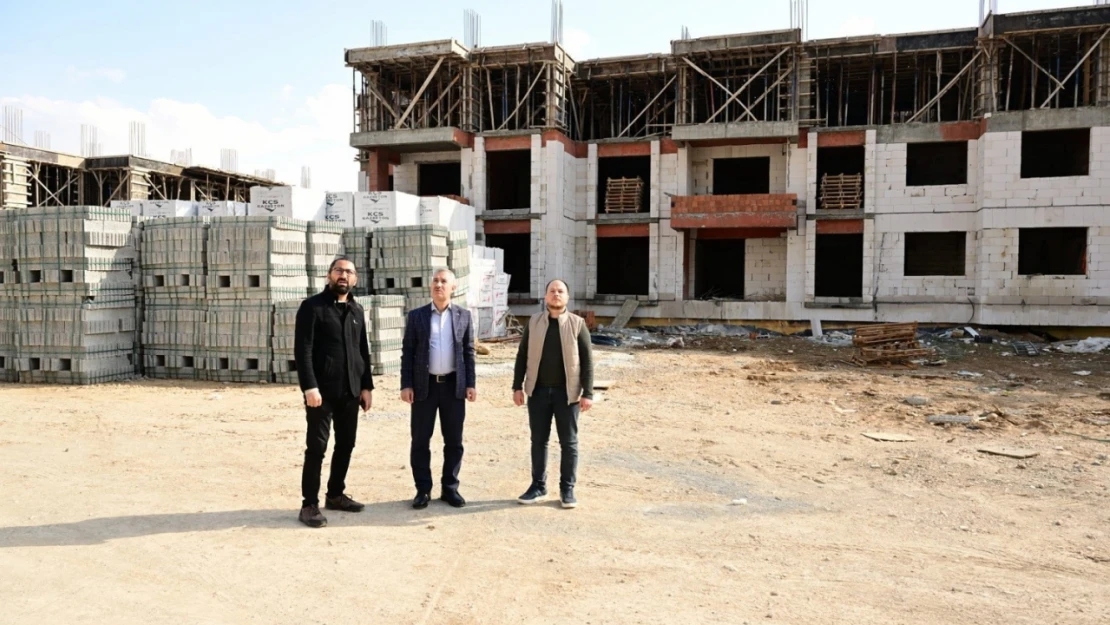 Başkan Çınar, Turgut Özal Mahallesi'ndeki Kentsel Dönüşüm Konutlarını İnceledi