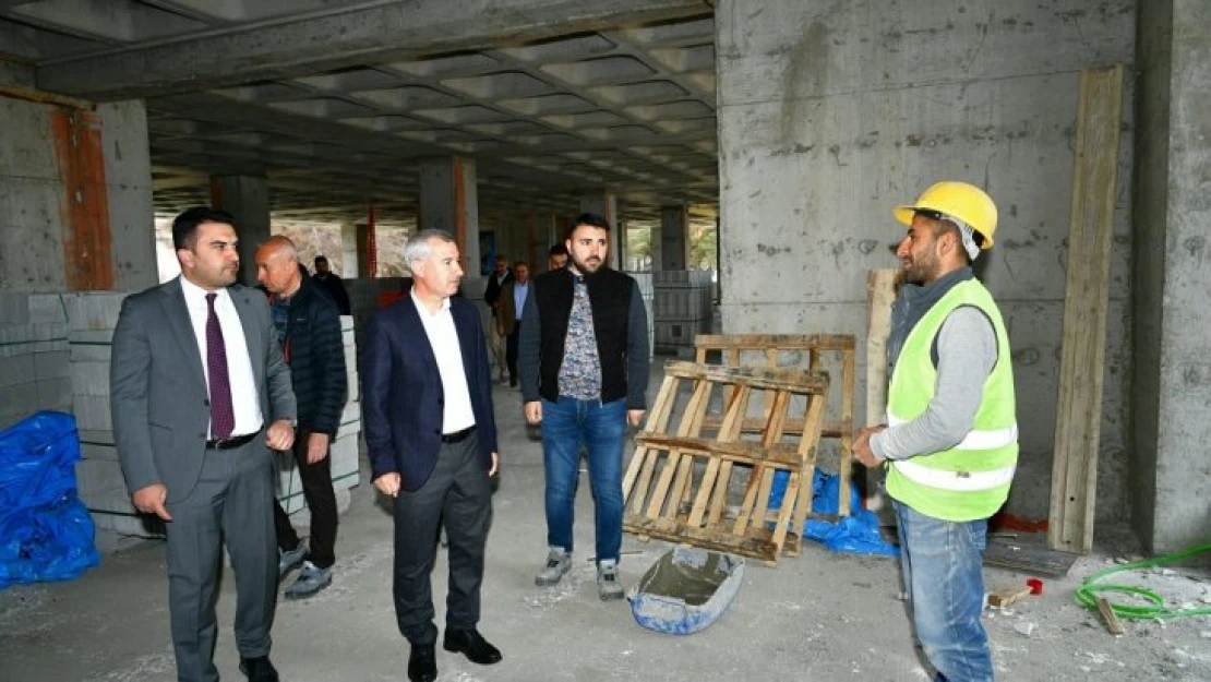 Başkan Çınar, Yeni Belediye Hizmet Binası Ve Kentsel Dönüşüm İnşaat Alanını İnceledi