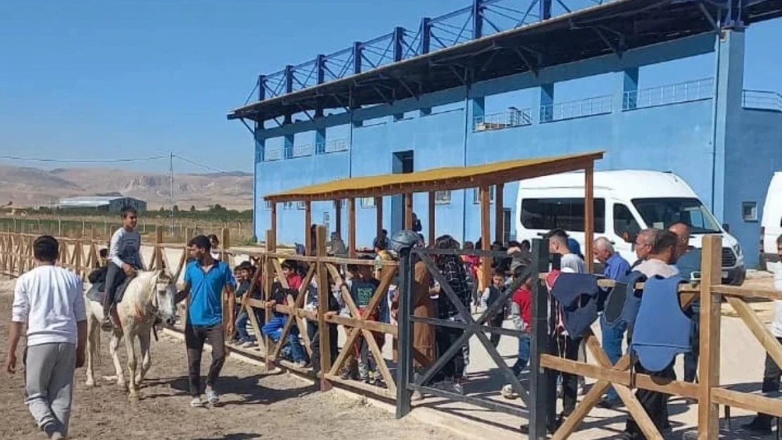 Başkan  Çolak 'Çocuklarımıza destek olmayı kendimize görev addettik. '