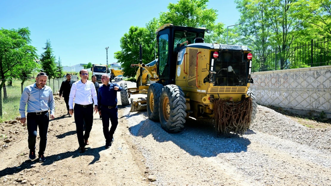 Başkan Geçit, Yakınca Mahallesindeki Yol Açma Ve Genişletme Çalışmalarını İnceledi