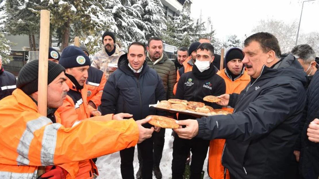 Başkan Gürkan Ekipleri ziyaret etti