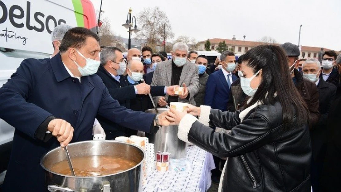 Başkan Gürkan Kan Bağışında Bulundu, Çorba Ve Mevlid Şekeri Dağıttı