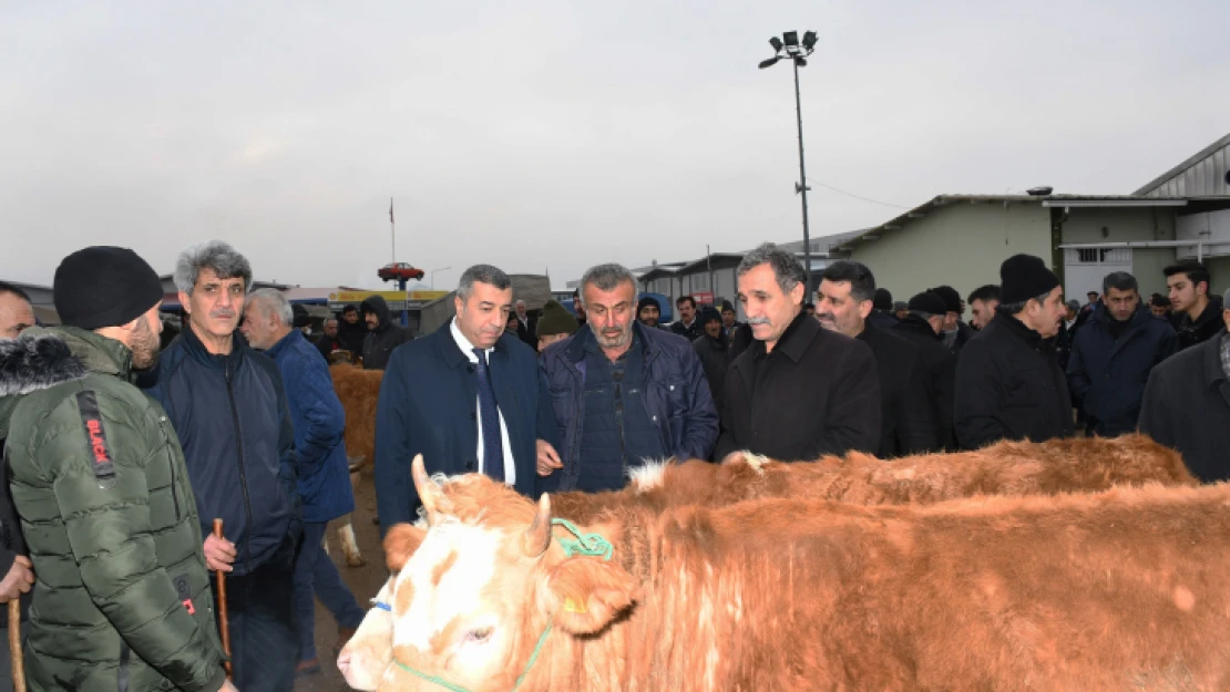 Başkan Özcan Yetiştiricilerle Bir Araya Geldi