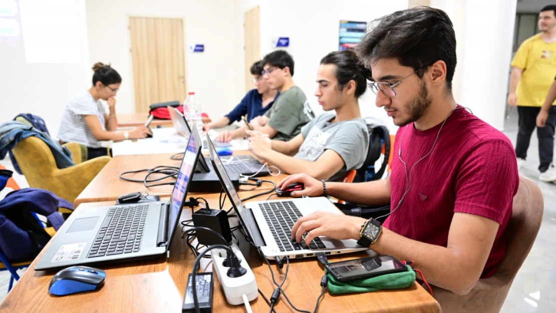 Battalgazi Belediyesi'nin ev sahipliğinde 'Gece Kodu' programı düzenlendi