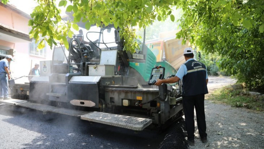 Battalgazi Belediyesi Sıcak Asfalt Çalışmalarını Aralıksız Sürdürüyor