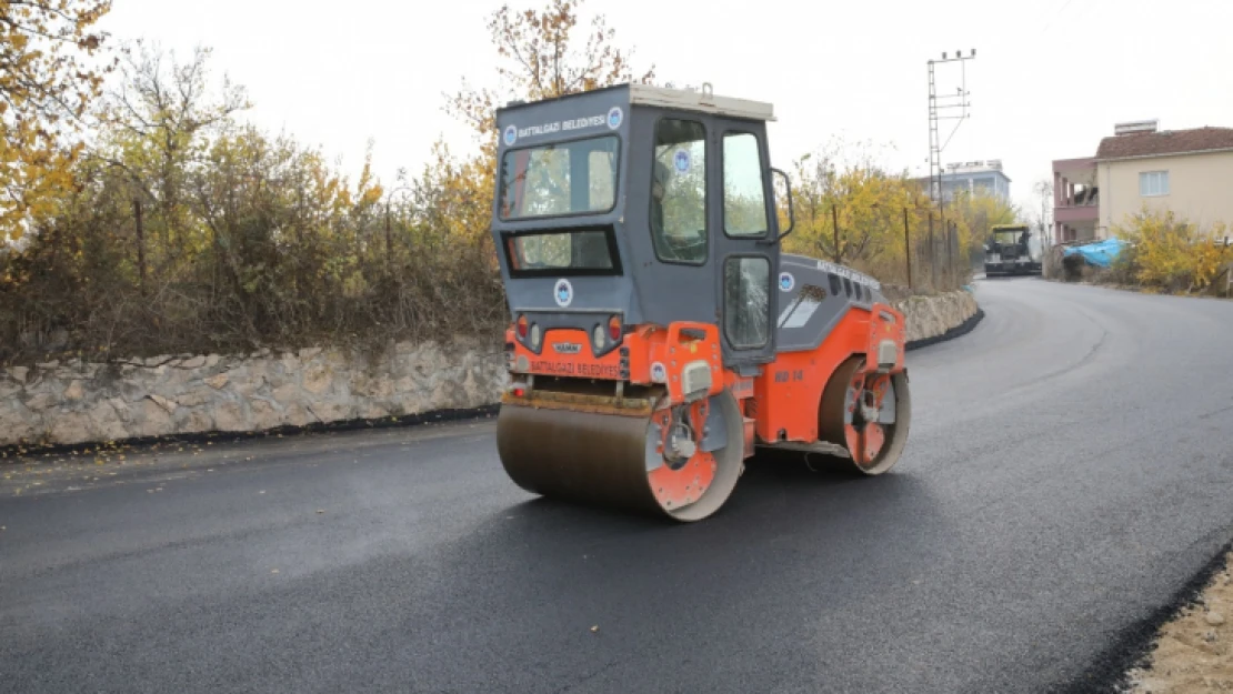 Battalgazi'deki Dere Sokağının Sıcak Asfalt Sorunu Çözüme Kavuştu