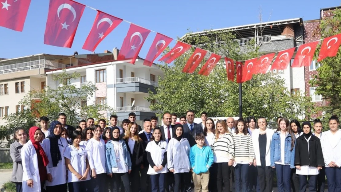 Battalgazi Devlet Hastanesinde Cumhuriyetin 100. yılı kutlandı