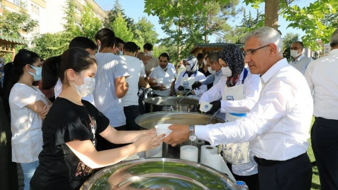 Battalgazi'nin Gönüllü Kadınlarından Aşure İkramı