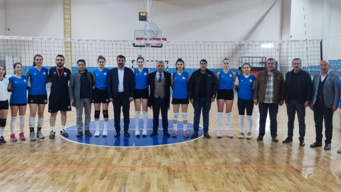 Bayanlar Voleybol Takımına Moral Ziyareti