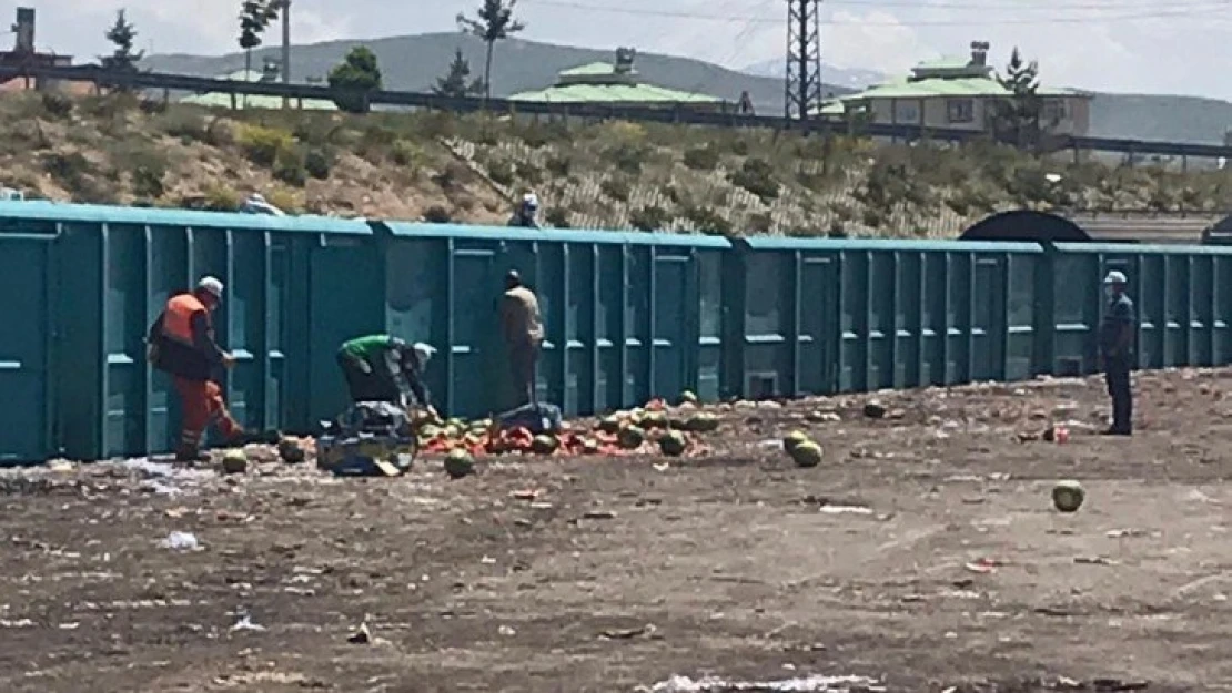 Belediye İşçilerini Cenaze Aracıyla Taşıdılar!