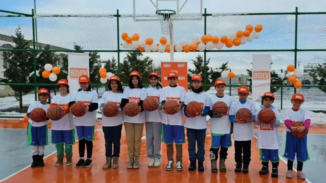 BİDEV'in katkılarıyla Malatya'da yapılan basketbol sahası açıldı