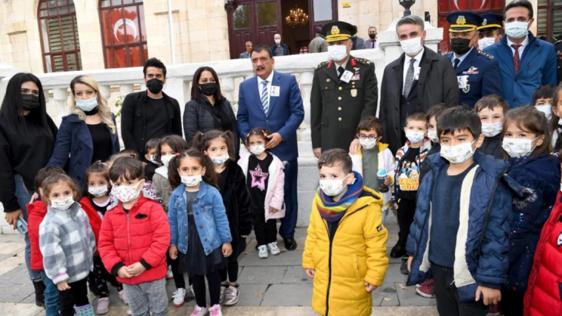 Büyük Önder Mustafa Kemal Atatürk, Malatya'da Düzenlenen Törenle Anıldı