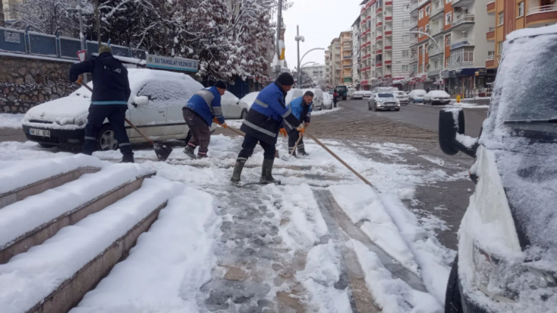 Büyükşehir Belediyesinden Kar Mesaisi