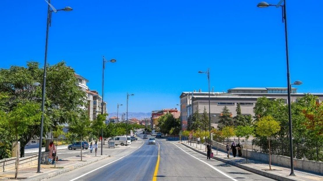 Büyükşehir Yollarda Yatay Ve Dikey Çizgi Çalışmaları Yapıyor