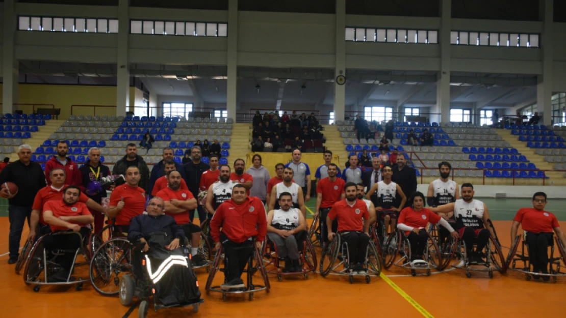 Çekişmeli Geçen Müsabakayı Kazanan Malatya Büyükşehir Belediyesi Tekerlekli Basketbol Takımı Oldu