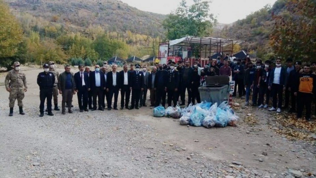 Çevre bilincini oluşturmak amacıyla çöp toplama etkinliği gerçekleştirildi.