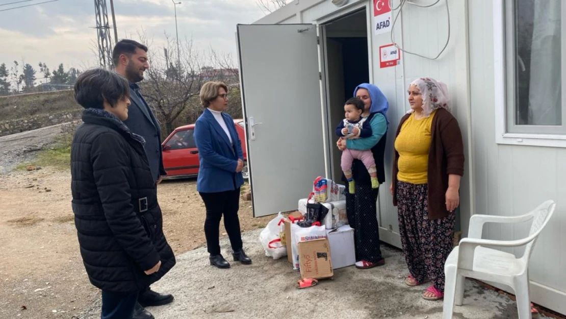 CHP Malatya İl Kadın Kolları Depremzedelere Destek Olmaya Devam Ediyor