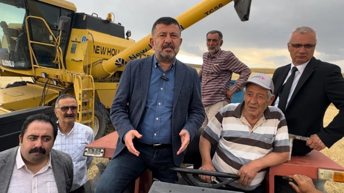 CHP Malatya Milletvekili Veli Ağbaba Malatya'da arpa ve buğday üreticisi çiftçileri ziyaret etti.