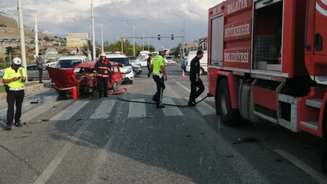 Çöşnük Mahallesinde Trafik Kazası 5 yaralı