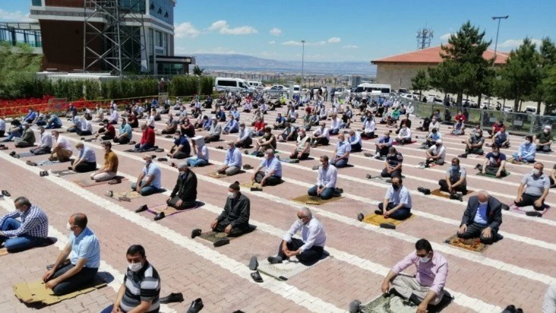 Cuma Namazına Yeniden Kavuşmanın Derin Bir Hazzı ve Mutluluğunu Yaşadık