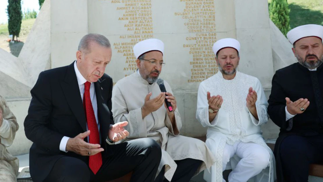 Cumhurbaşkanı Erdoğan: Darbeye tiyatro diyenleri kıyamete kadar affetmeyeceğiz