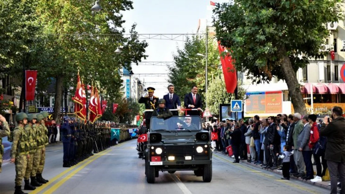 Cumhuriyet Bayramı Geçit Töreni Gerçekleştirildi