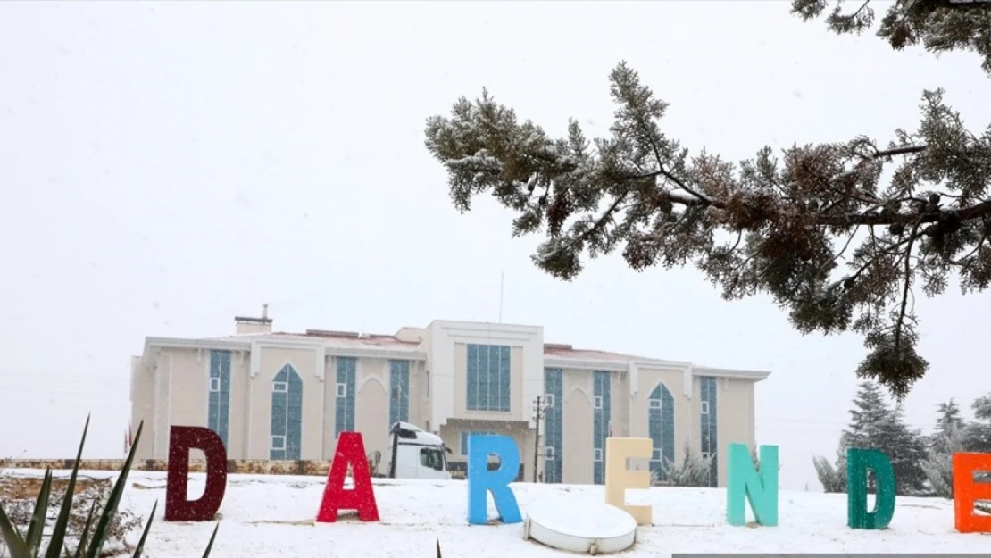 Darende'de kar yağışı etkili oluyor