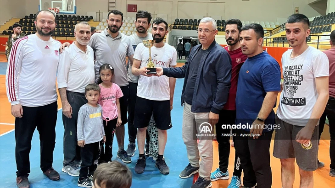 Darende'de kurumlar arası voleybol turnuvası sona erdi