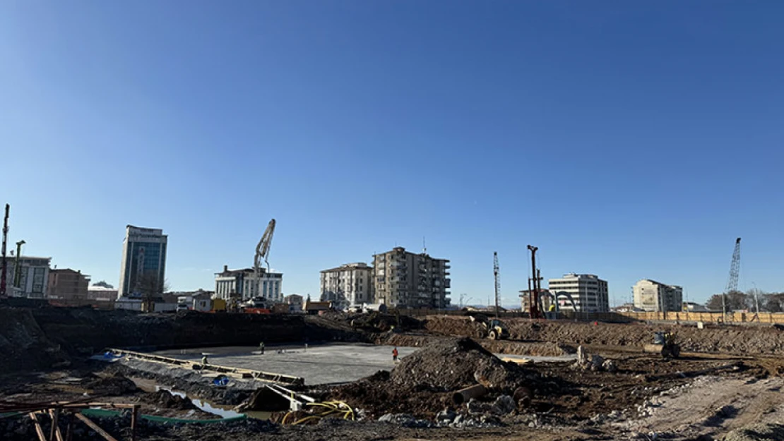 Depremde yıkılan Malatya kent merkezine 4 bine yakın kazık çakıldı