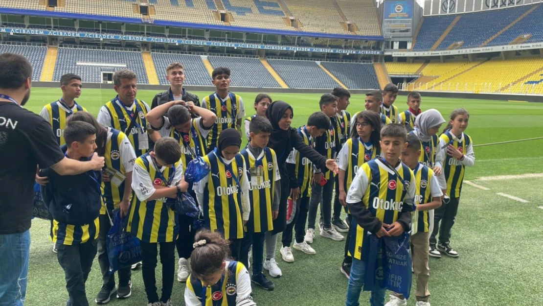 Depremzede çocuklara Fenerbahçe Başkanı Ali Koç'tan sürpriz