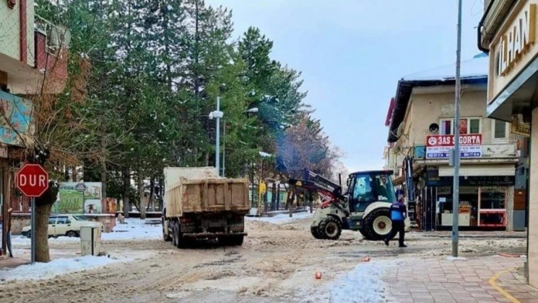 Doğanşehir'de Kar Küreme ve Taşıma Çalışmaları