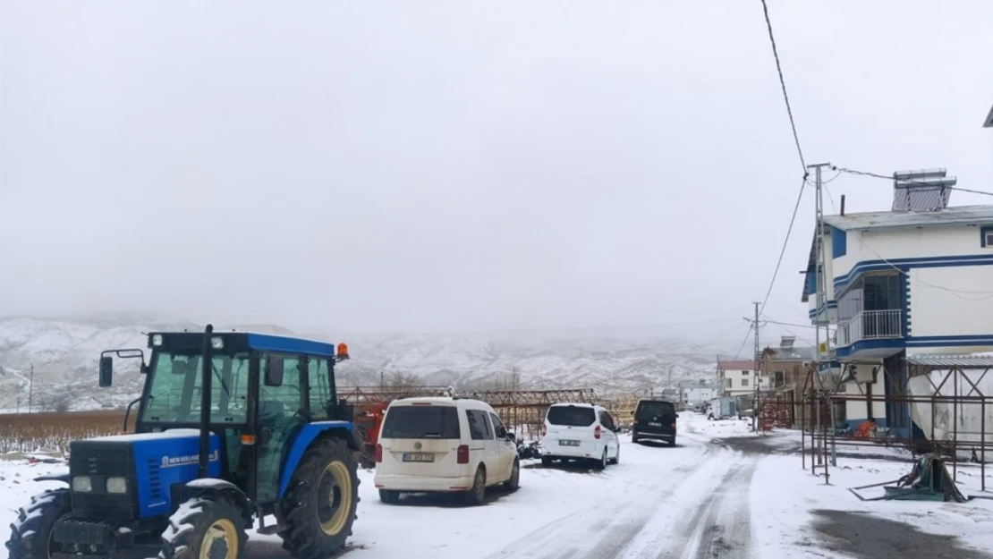 Doğanşehir'de kar yağışı etkili oldu