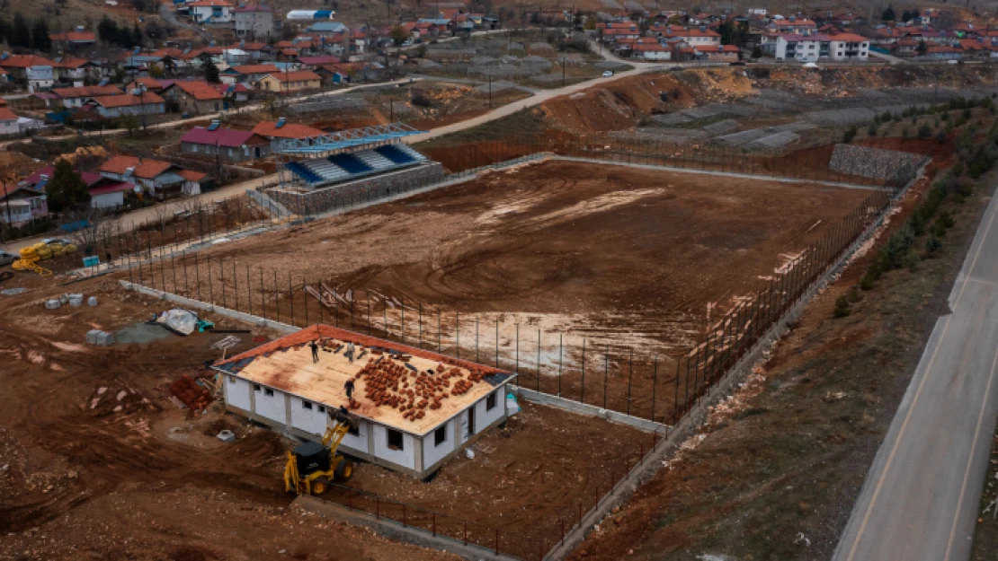 Doğanşehir İlçesi Sürgü Mahallesine FİFA Standartlarında Futbol Sahası