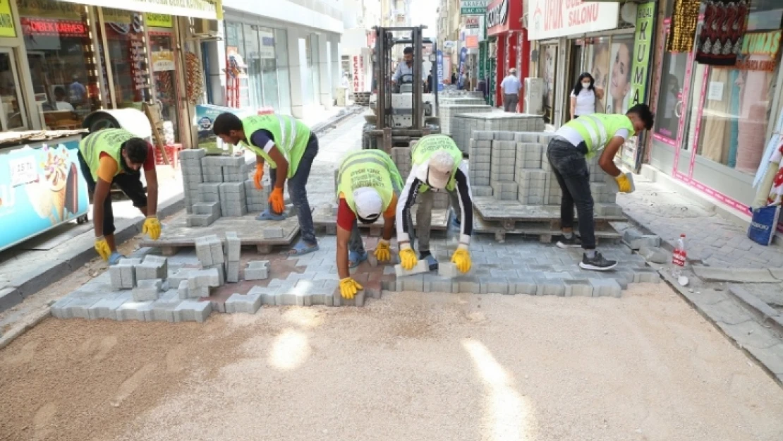 Elazığ Belediyesi Çevre Düzenleme Çalışmalarını Sürdürüyor