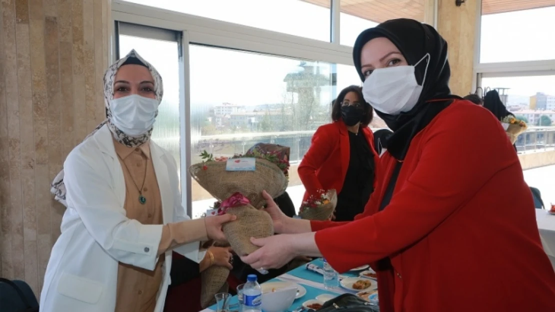 Elazığ Belediyesi Kadın Meclisi, 14 Mart Tıp Bayramı'nda Sağlık Çalışanlarını Ağırladı