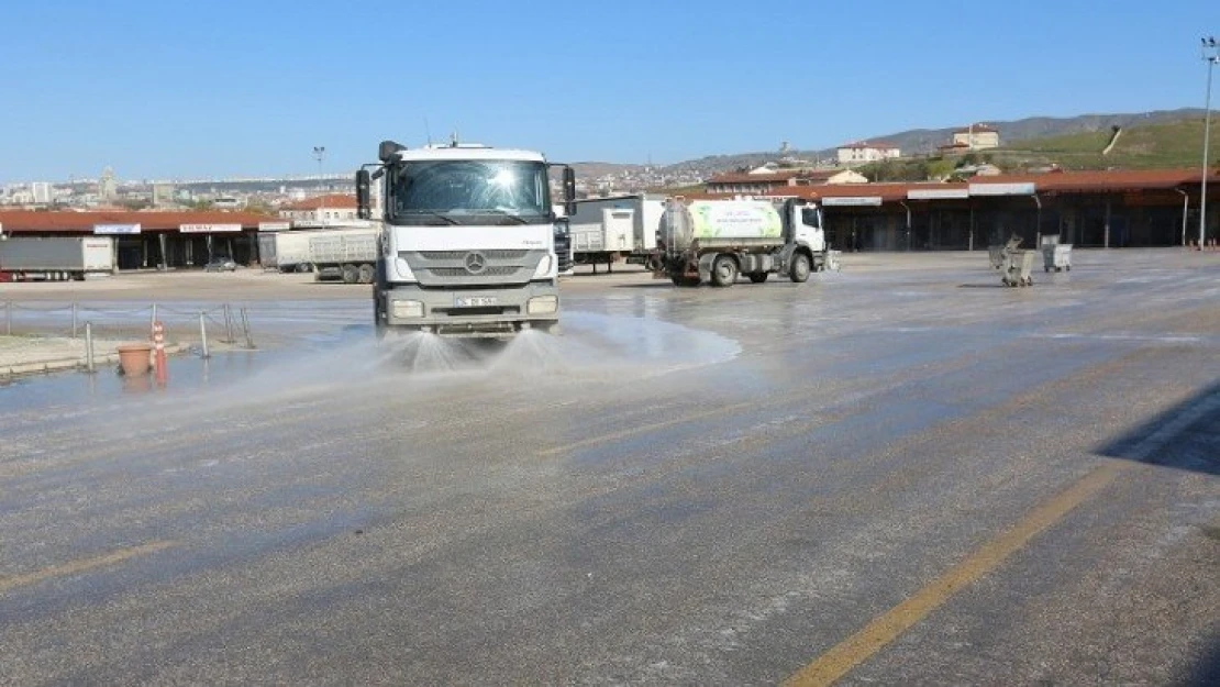 Elazığ Belediyesi Temizlik Müdürlüğü Ekiplerinden 7/24 Kovid 19 Mesaisi