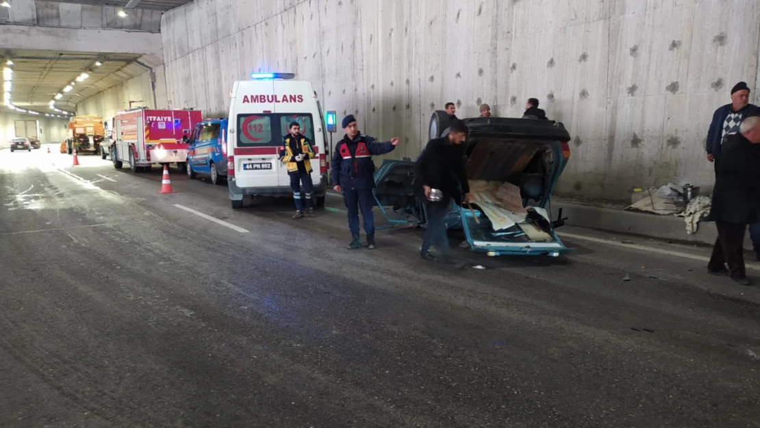 Erkenek Tunelinde Trafik Kazası 1 Yaralı