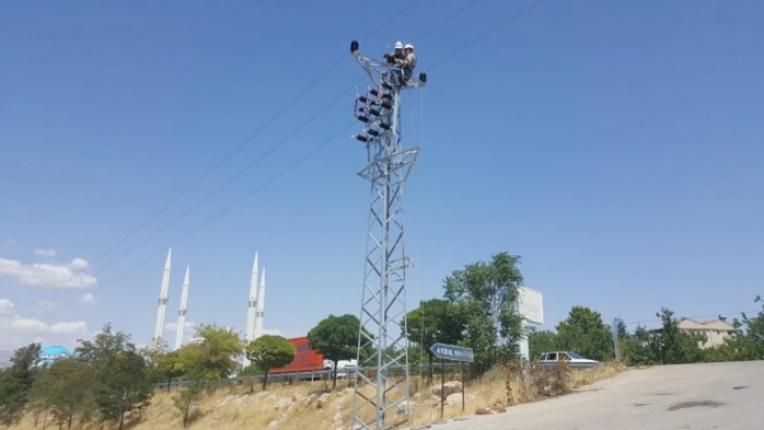 Fırat EDAŞ, Malatya ilinde yatırım çalışmalarına ara vermiyor.